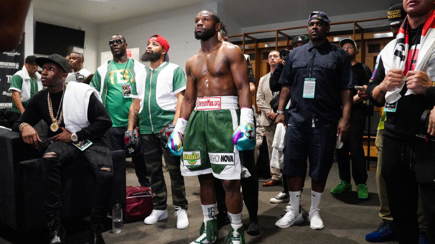 Тренер Мейвезера верит, что боксер вернется на ринг для настоящего боя