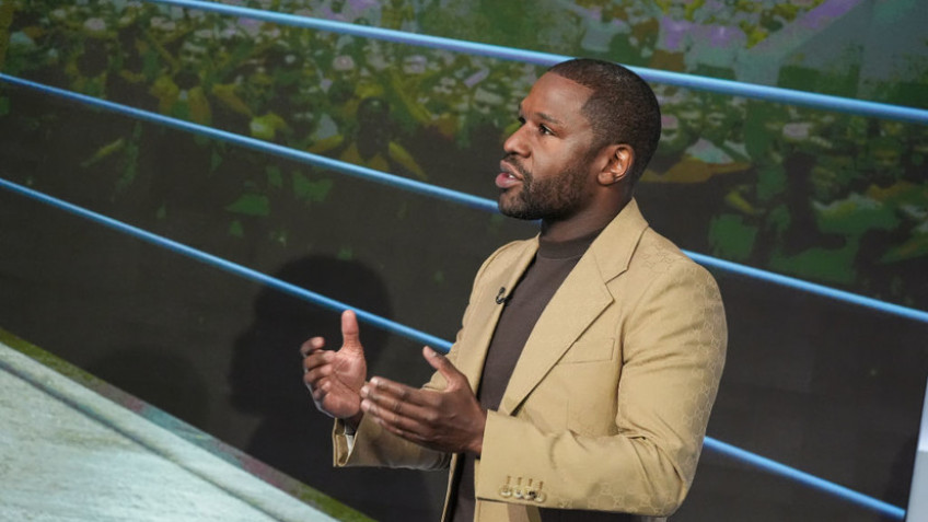 Флойд Мейвезер возобновит карьеру боксера после боя с Майком Тайсоном