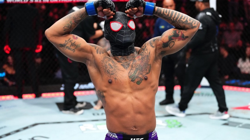 Четыре нокаутера получили бонусы турнира UFC 322