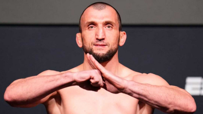 UFC Абу-Даби: Муслим Салихов нокаутировал Карлоса Леала