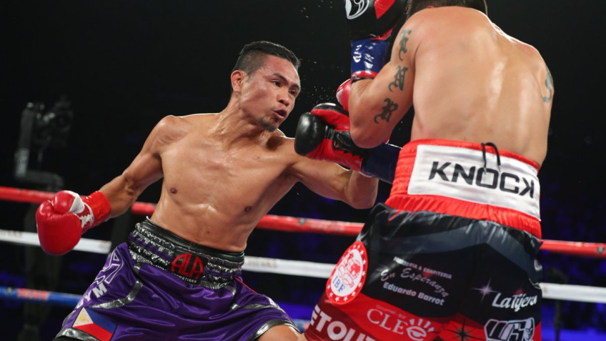 Донни Ниетес досрочно победил Карлоса Ревеко