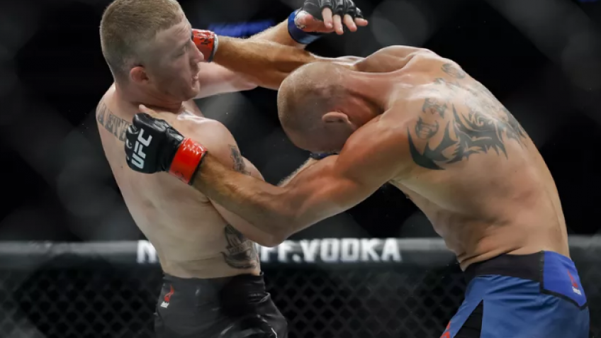 Джастин Гэтжи нокаутировал Дональда Серроне в первом раунде