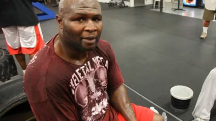 Джеймс Тони: Бриггс ведет себя как сопляк