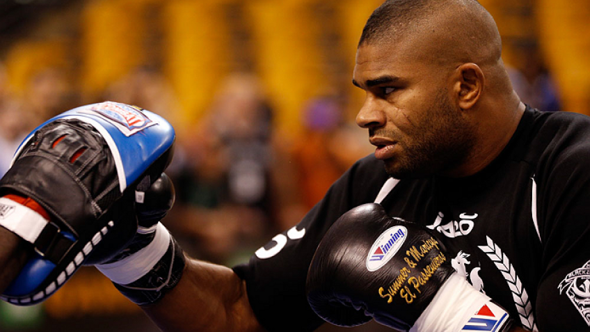 Тренер зала Грега Джексона: Овериму придется помогать другим, иначе будет изгнан