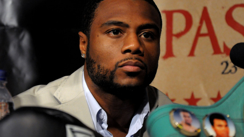 Жан Паскаль одержал досрочную победу над Ахмедом Эльбиали