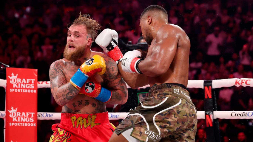 Промоутер: Энтони Джошуа должно быть стыдно за свое выступление против Джейка Пола