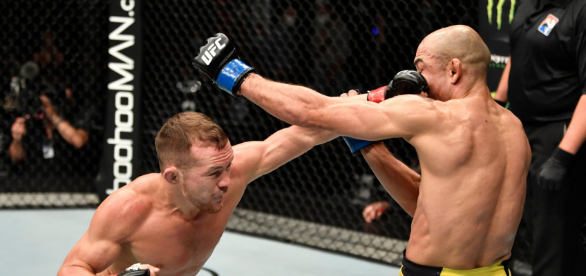 Бойцы UFC в напряжении следили за боем Петра Яна и Жозе Алдо