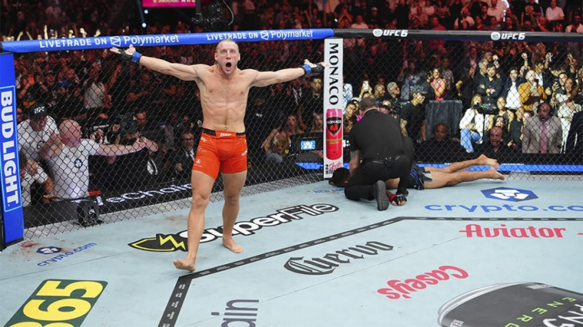 UFC 329: Пэдди Пимблетт быстро задушил Бенуа Сен-Дени