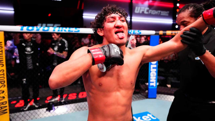 Результаты и бонусы UFC Vegas 121: Рауль Росас победил Раони Барселоса, Илимбек Акылбек Уулу выиграл финал The Ultimate Fighter