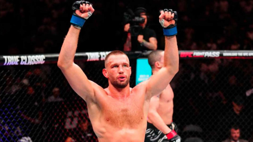 UFC Абу-Даби: Ренье де Риддер победил Роберта Уиттакера