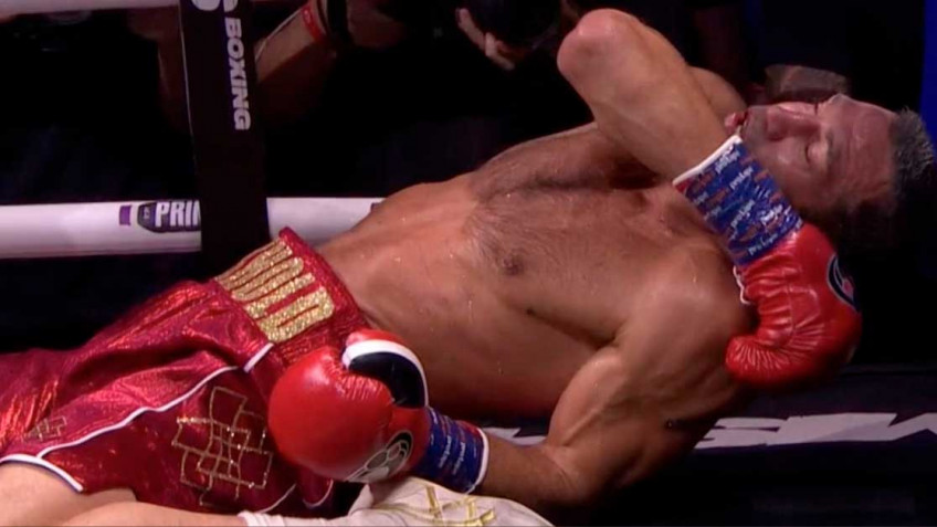 Дэниэл Кормье осудил бывших чемпионов UFC, продолжающих драться после окончания карьеры