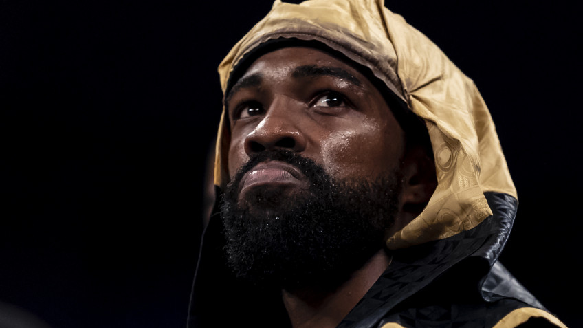 Гэри Расселл бросил вызов Лео Санта Крусу, «угрожая» его отцу