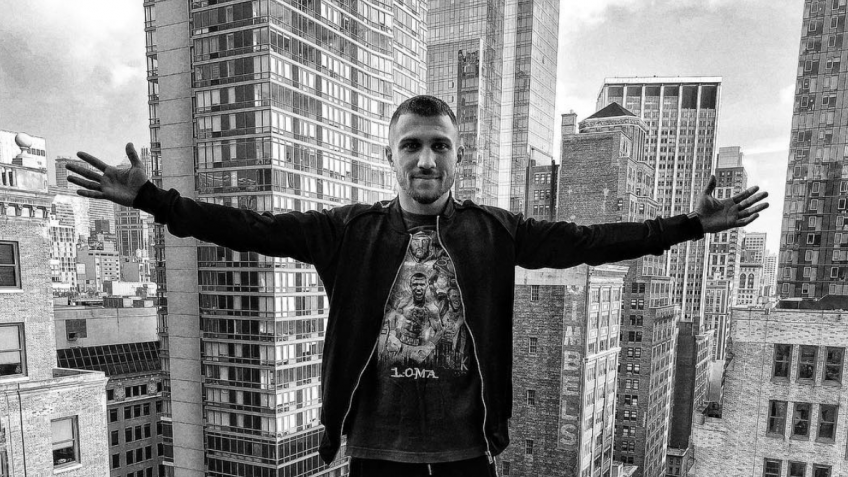 Кадр дня: Василий Ломаченко прибыл в Нью-Йорк