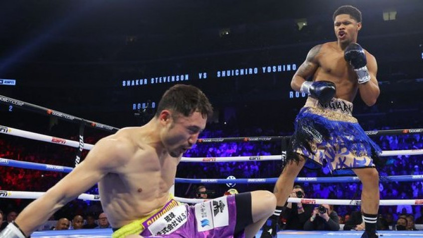 Шакур Стивенсон победил Йошино досрочно
