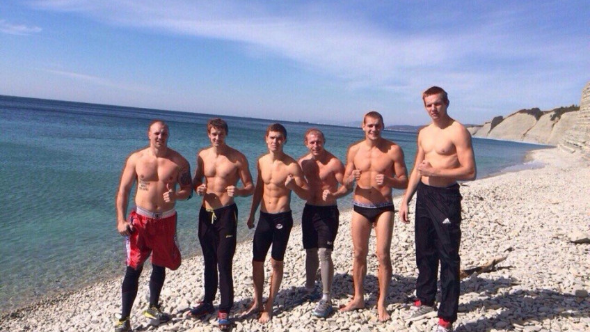 Дебютанты шоу в Перми 10 октября завершают подготовку к своим боям