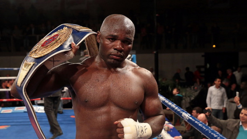 Карлос Такам победил Тони Томпсона