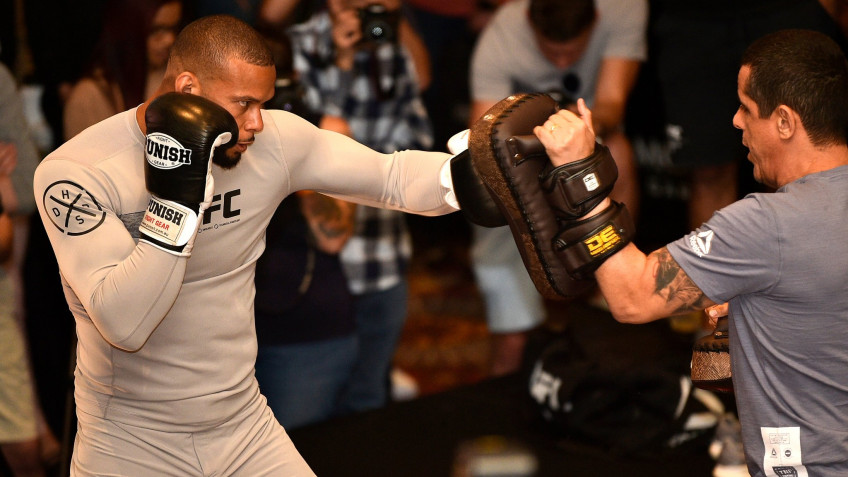 Видео открытой тренировки бойцов UFC 239