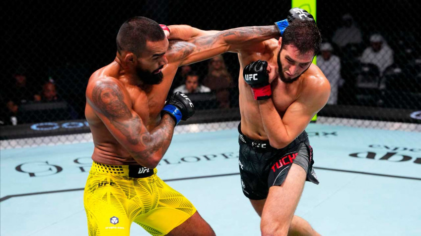 UFC Абу-Даби: Магомед Тучалов победил Брендсона Рибейро