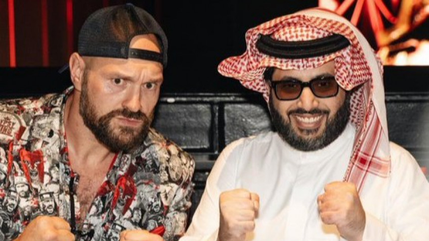 Менеджер Фьюри о подписании контракт на бой с Усиком