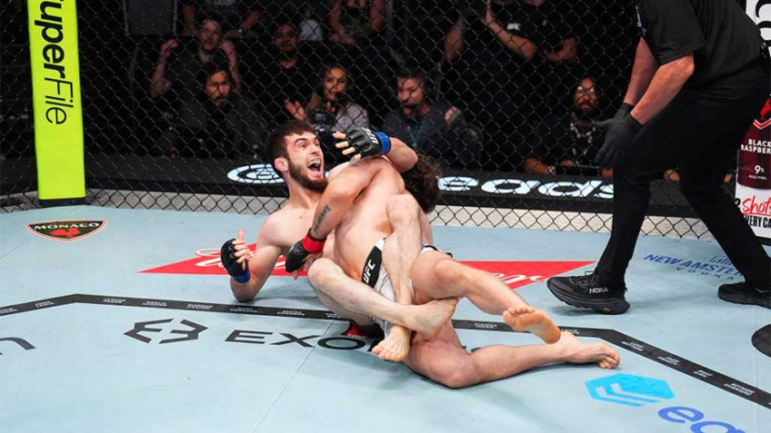 UFC Vegas 119: Муртазали Магомедов досрочно победил Мелсика Багдасаряна