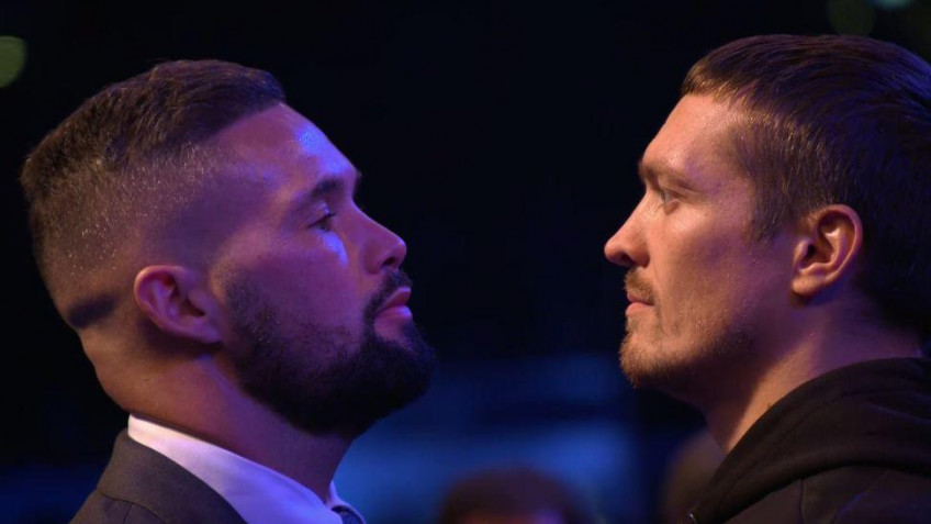Кадр дня: Александр Усик и Тони Белью