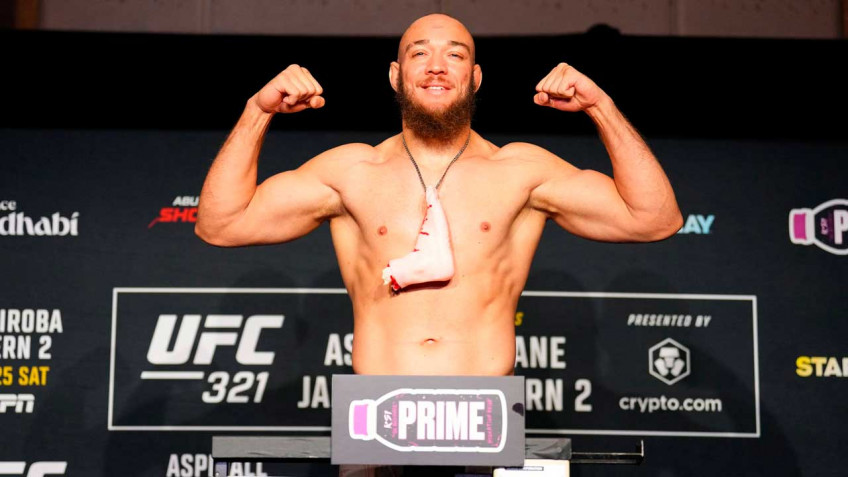 UFC 321: Вальтер Уокер досрочно победил Луи Сазерленда