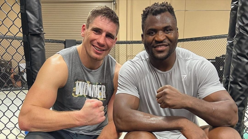 Верхувен рассказал, что ему предлагали бой с Нганну