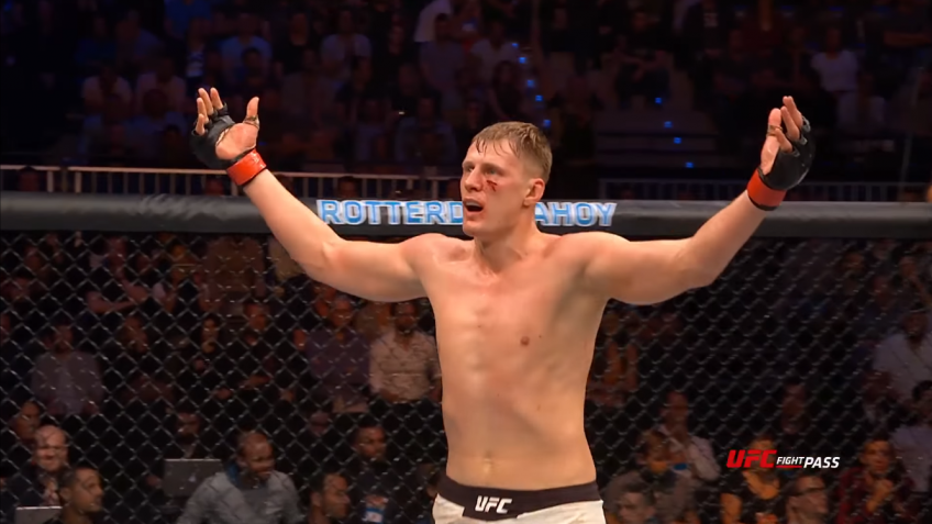 Александр Волков: Благодаря бою Макгрегора и Мейвезера сильно выросла популярность ММА в мире