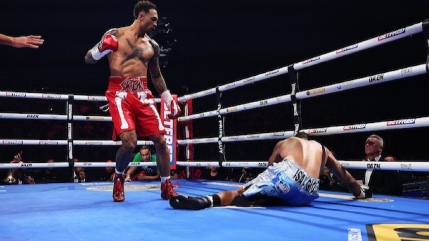 Уиттакер вновь одержал победу в первом раунде