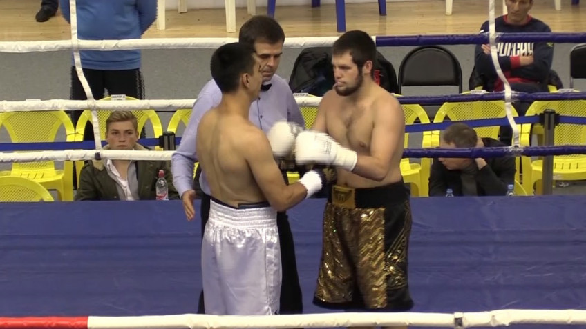 Видеозапись боев 30 сентября в Троицке: Хусанов-Самодуров и Ерицян-Зинченко