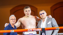 Алексей Дронов одержал вторую досрочную победу на профессиональном ринге (видео)