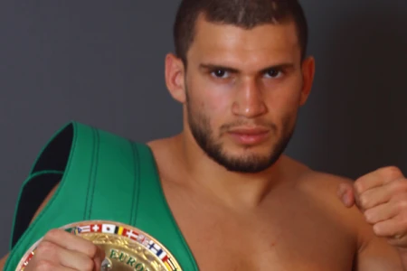 Легендарный боец муай-тай Хаял Джаниев дал интервью перед дебютом в профессиональном боксе