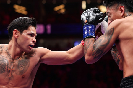 Райан Гарсия победил Марио Барриоса