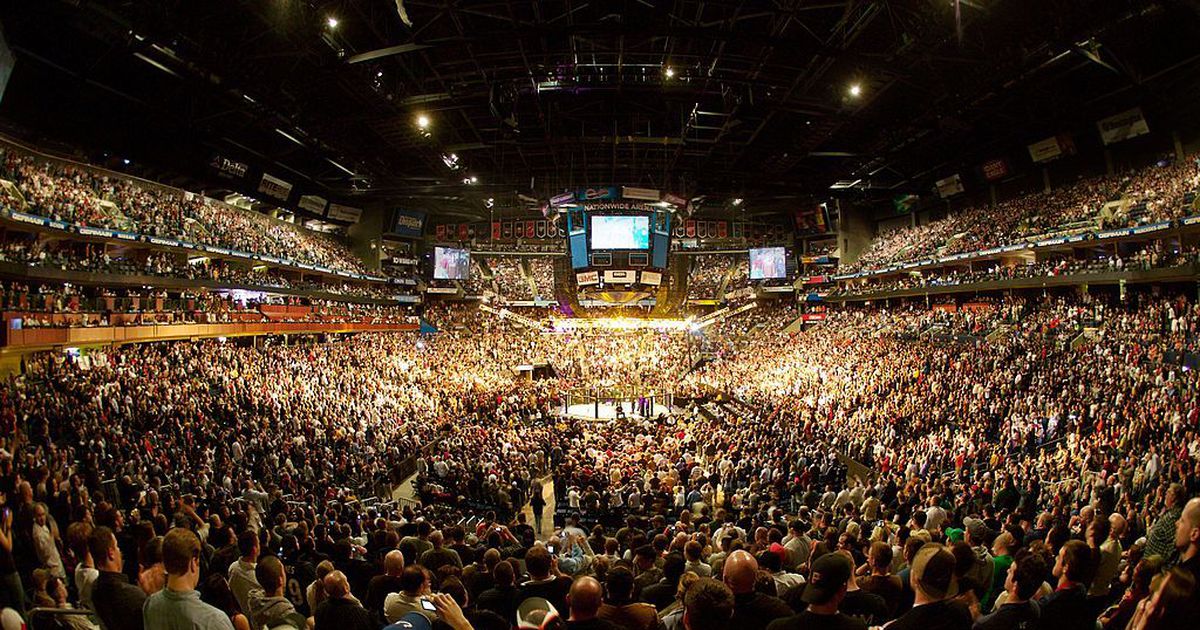 Битва зал. UFC Arena. Стадион юфс. Арена UFC со зрителями. UFC nationwide Arena.